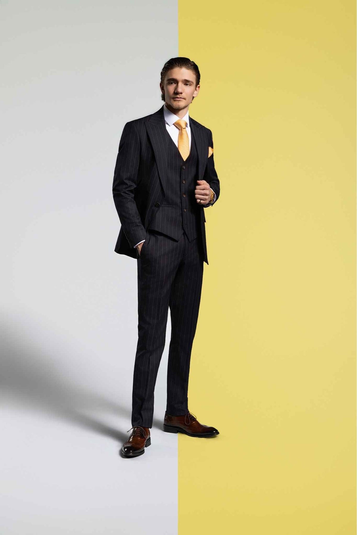 Business Suit schwarzgestreift