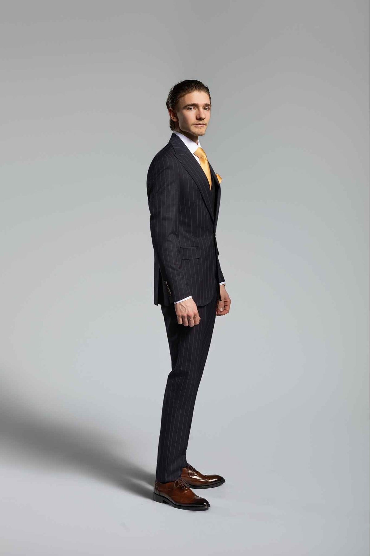 Business Suit schwarzgestreift