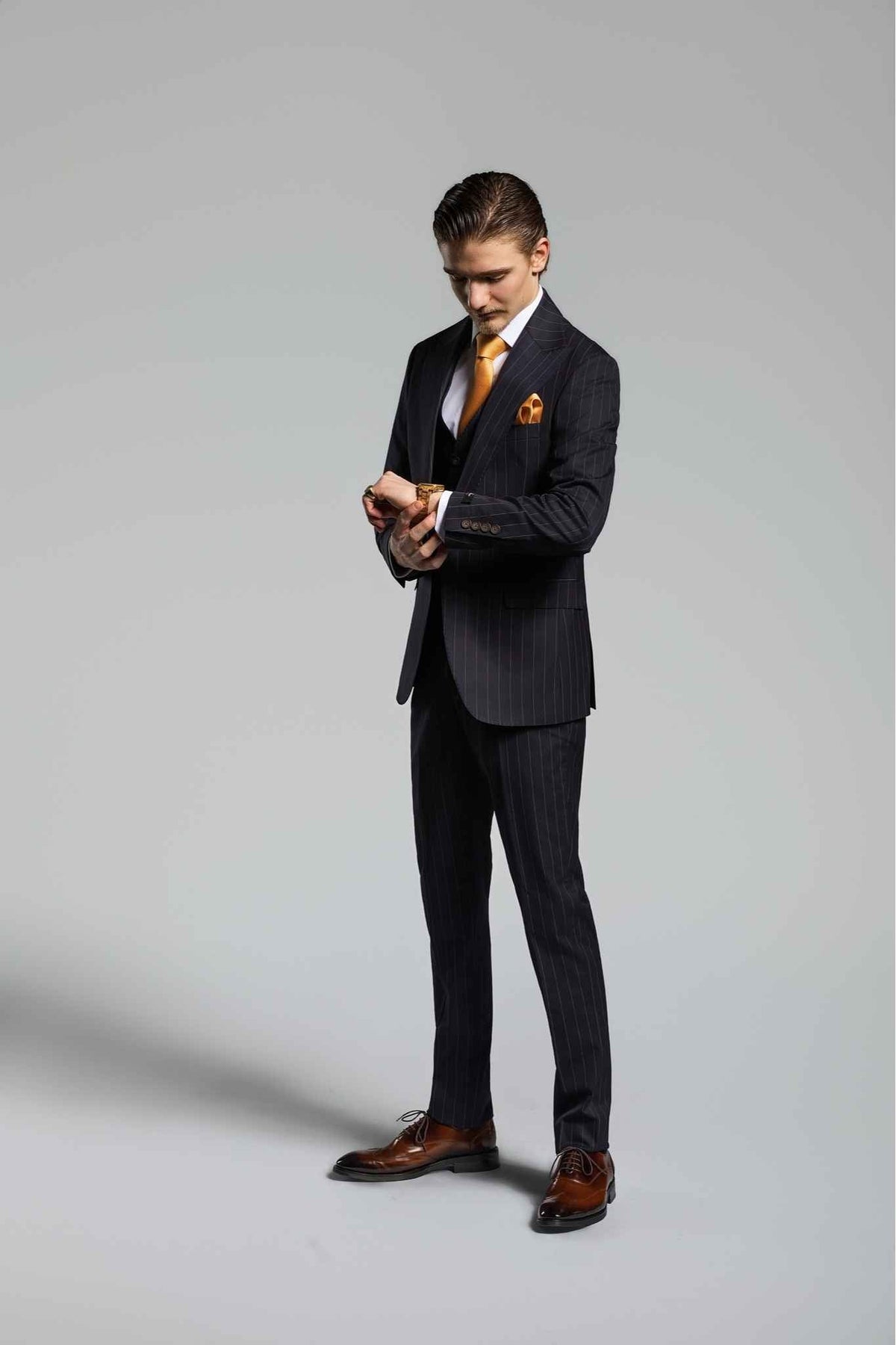 Business Suit schwarzgestreift