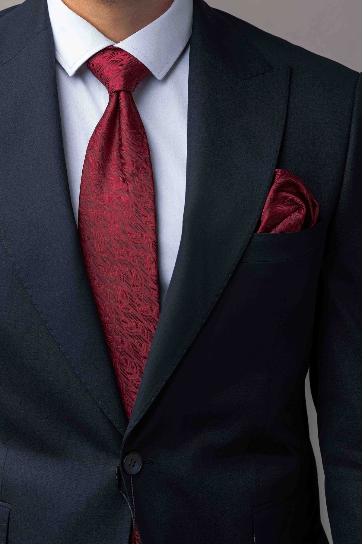bordeauxrote Jacquard-Krawatte mit Ornamentmuster