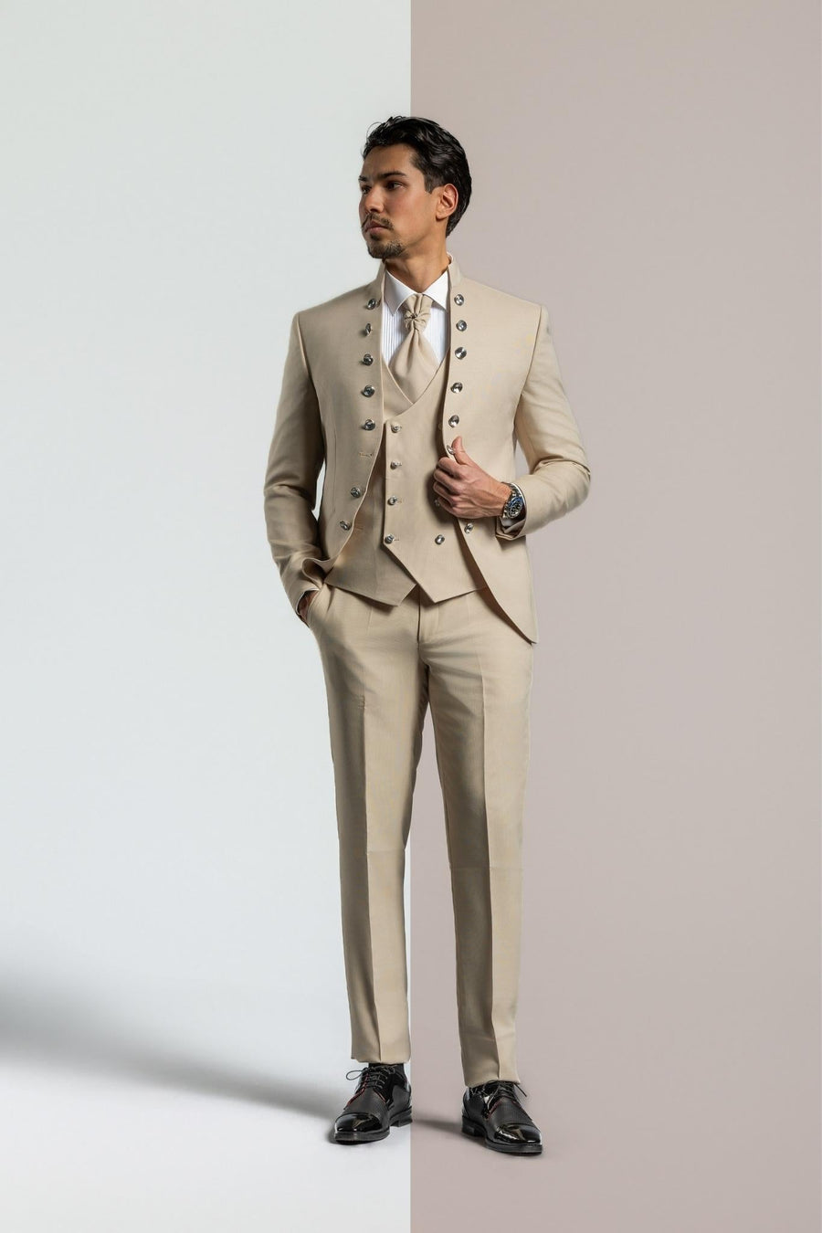 Smokinganzug beige
